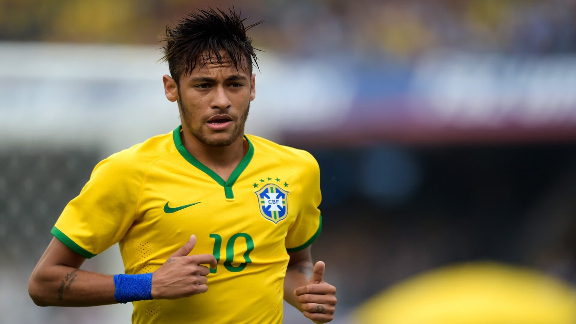 史上“最牛”篮下封盖：蒂伊在争夺篮板时显示出的强硬防守让对手胆寒！